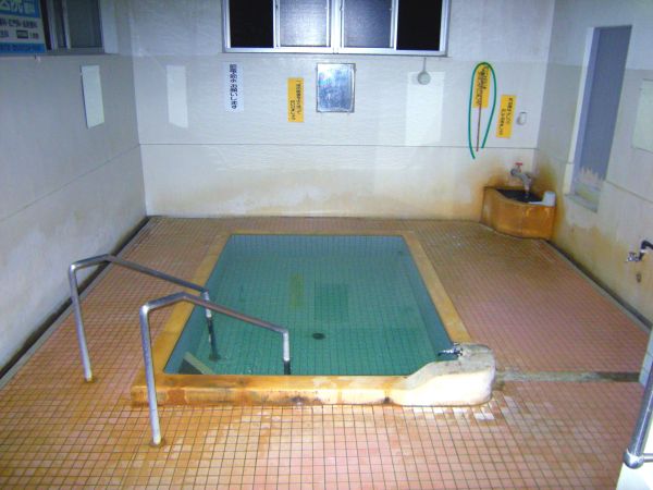 九日天温泉 浴槽